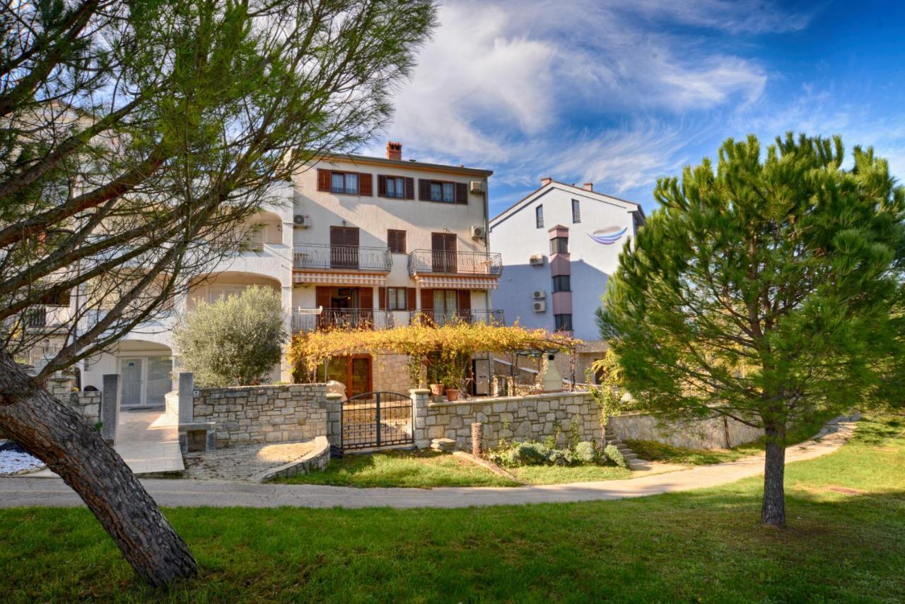 Apartments Elvis 1299 Vrsar Exterior foto