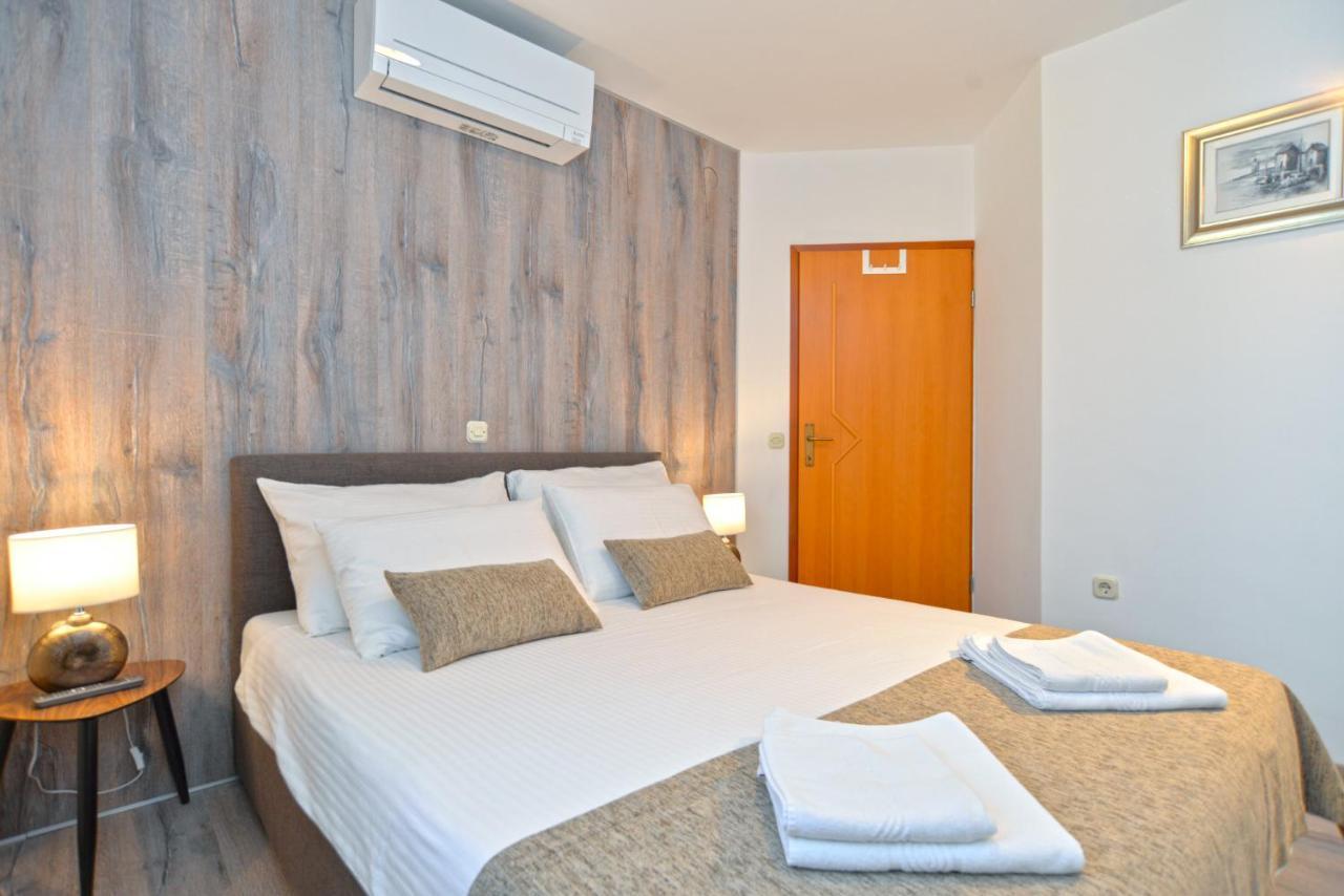 Apartments Elvis 1299 Vrsar Exterior foto