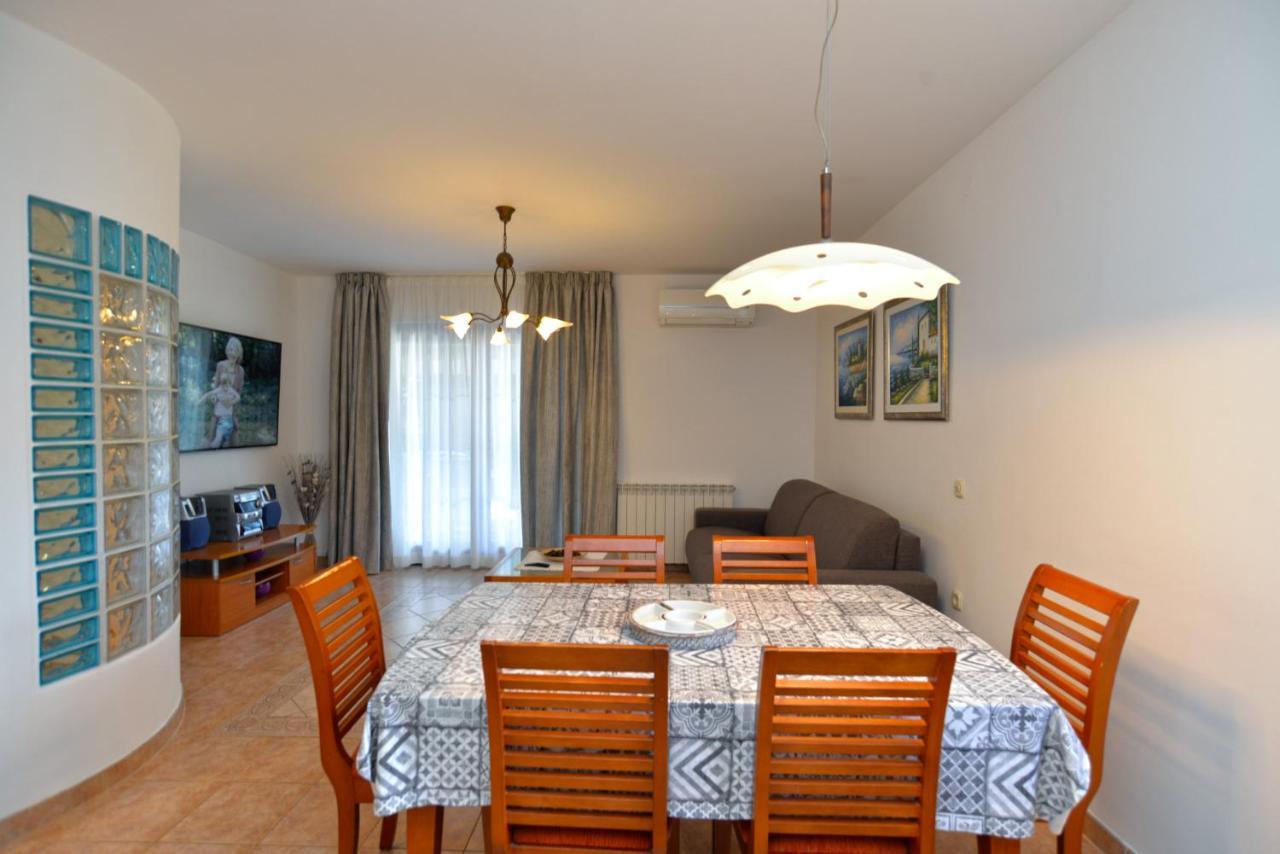 Apartments Elvis 1299 Vrsar Exterior foto
