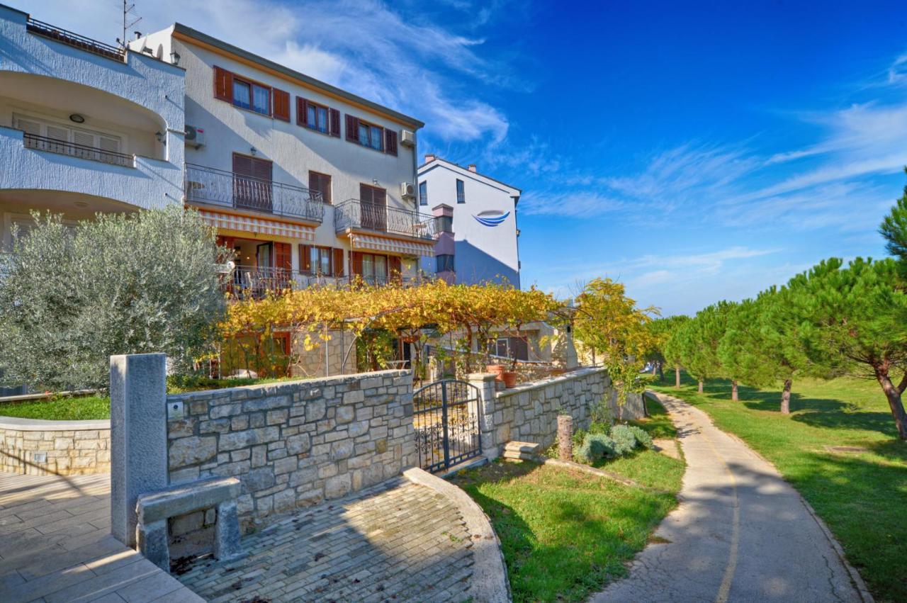 Apartments Elvis 1299 Vrsar Exterior foto