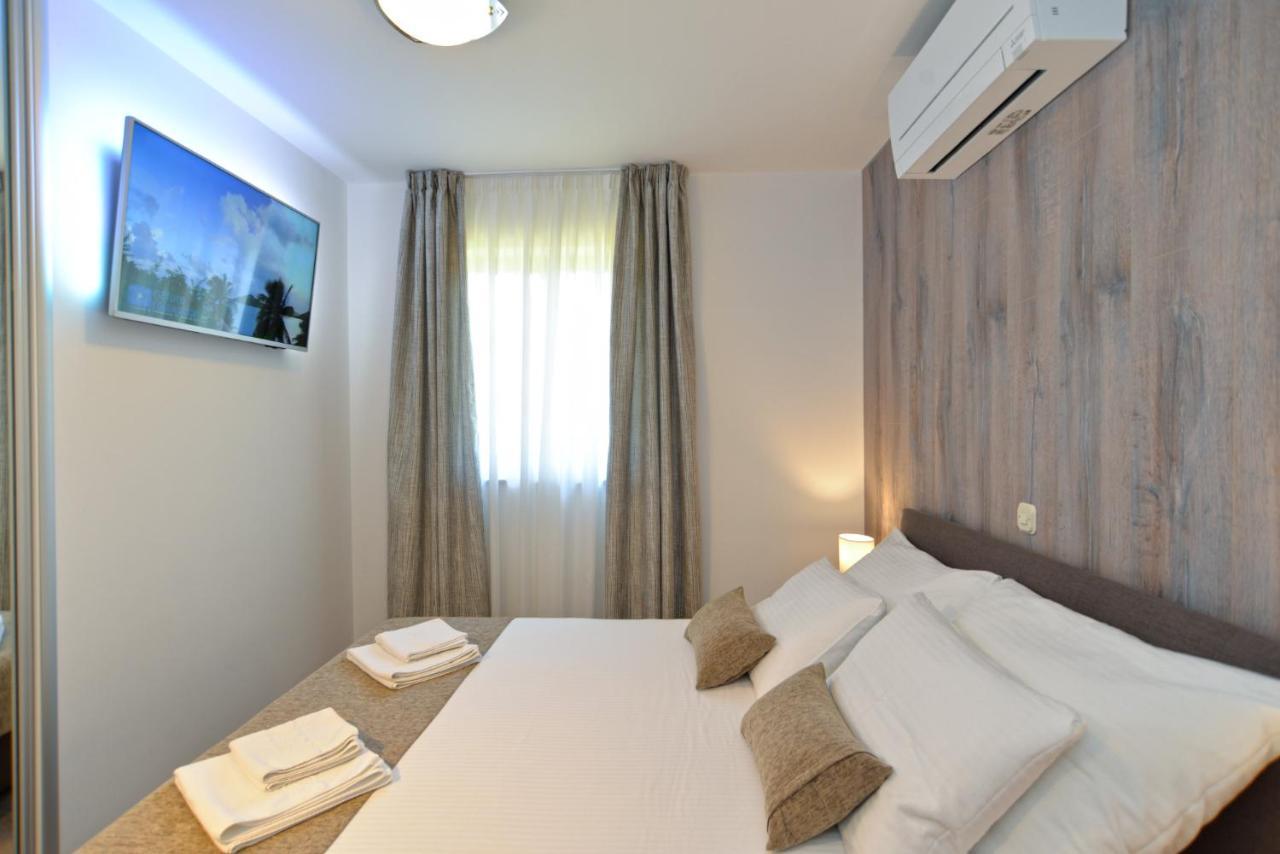 Apartments Elvis 1299 Vrsar Exterior foto