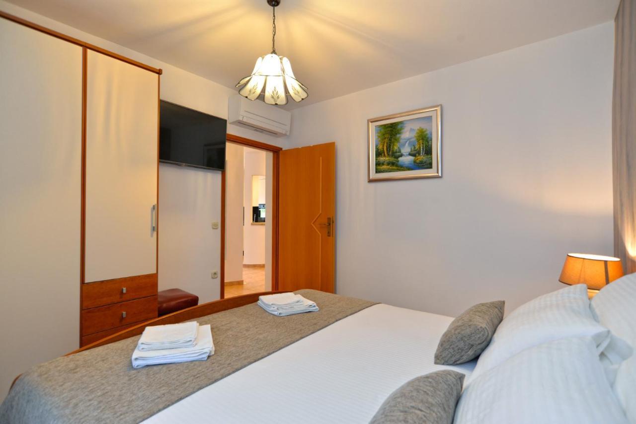 Apartments Elvis 1299 Vrsar Exterior foto