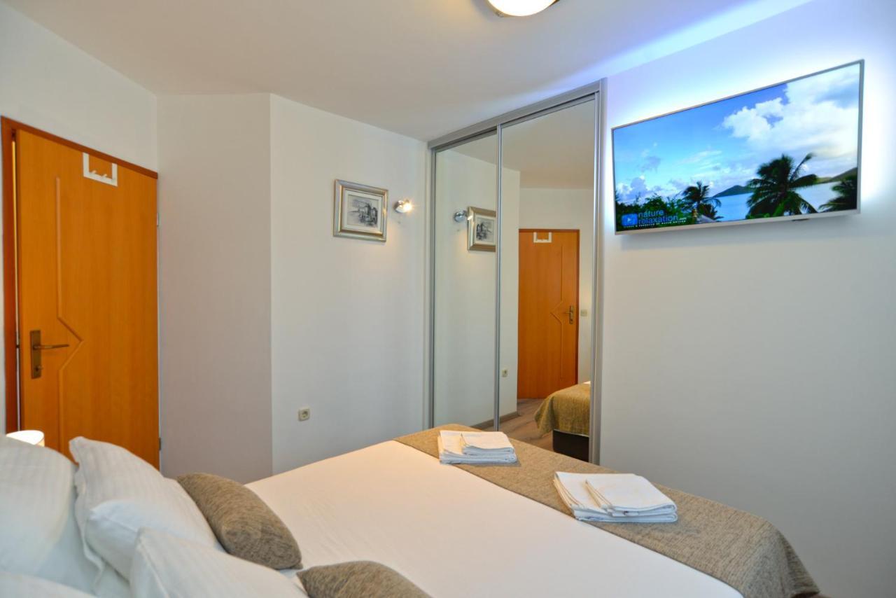 Apartments Elvis 1299 Vrsar Exterior foto
