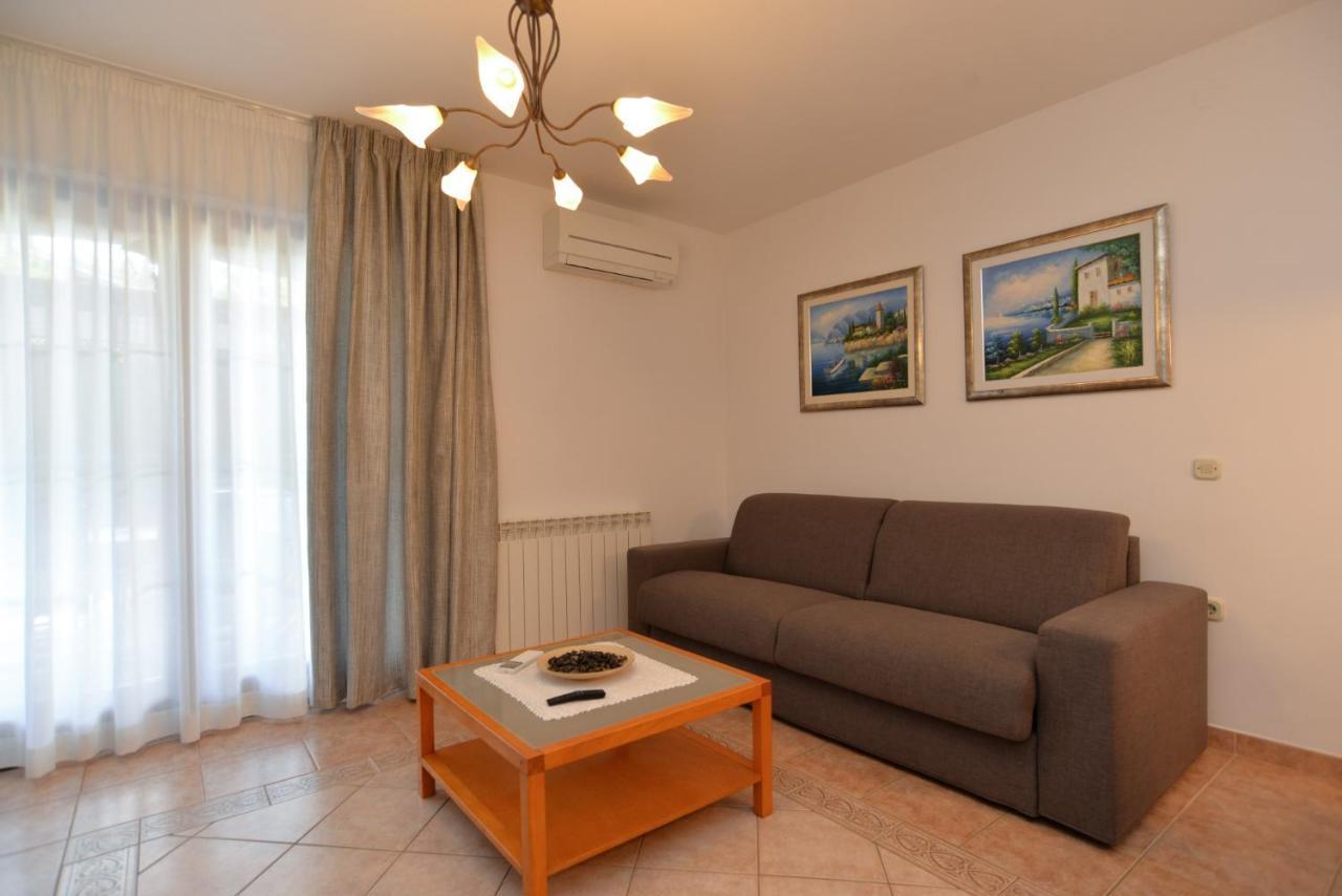 Apartments Elvis 1299 Vrsar Exterior foto