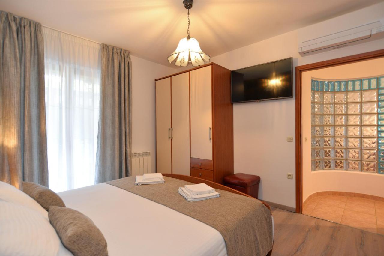 Apartments Elvis 1299 Vrsar Exterior foto