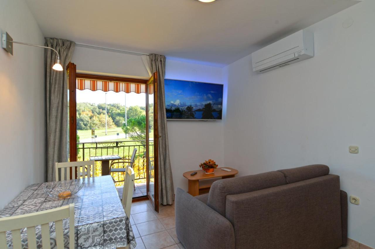 Apartments Elvis 1299 Vrsar Exterior foto