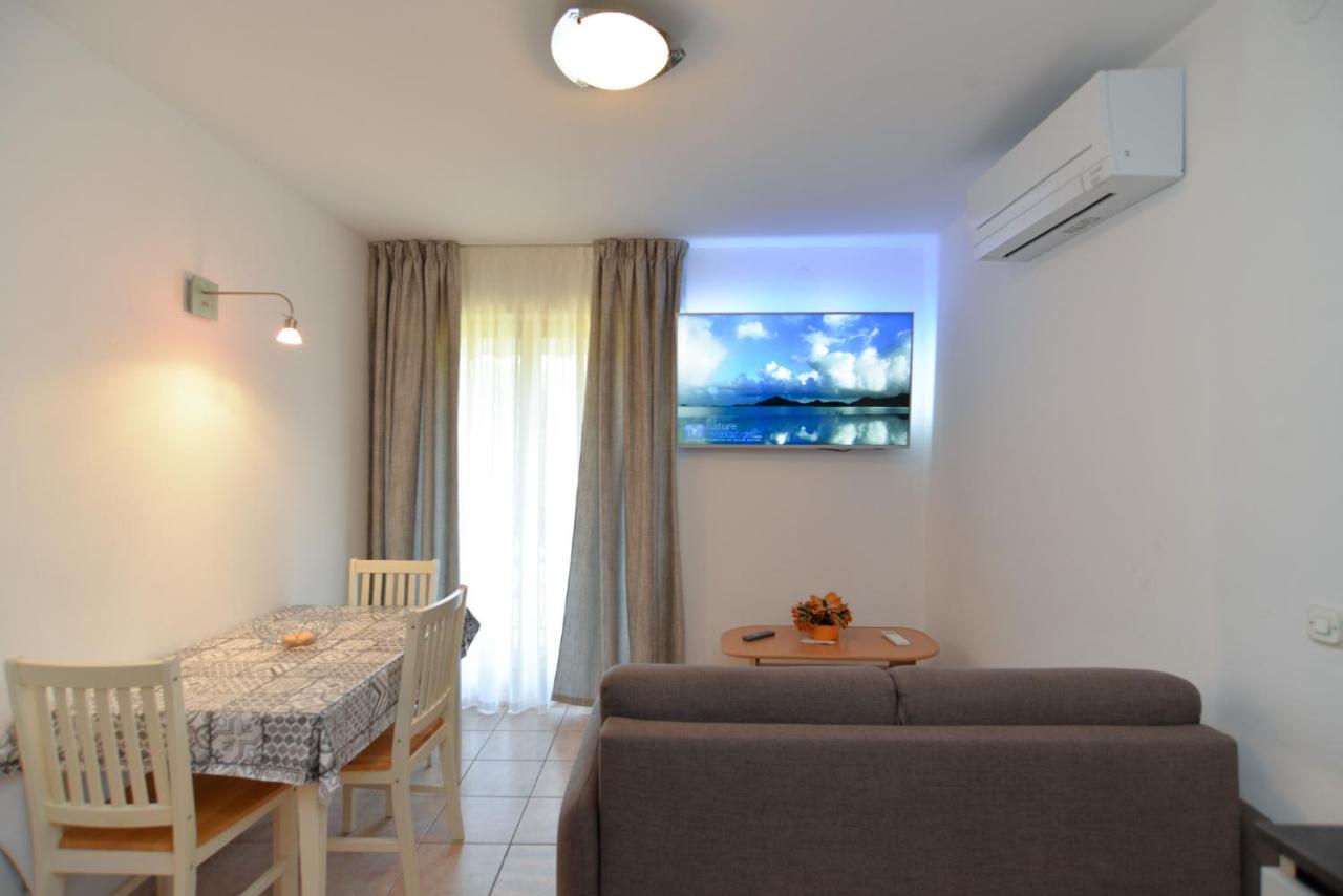 Apartments Elvis 1299 Vrsar Exterior foto