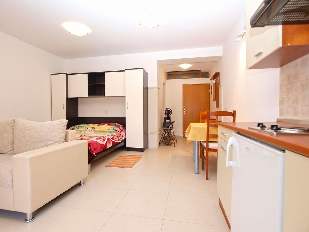 Apartments Elvis 1299 Vrsar Exterior foto