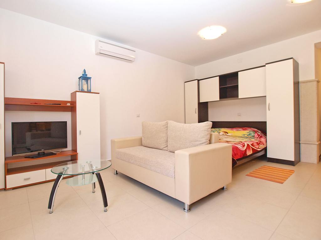 Apartments Elvis 1299 Vrsar Exterior foto