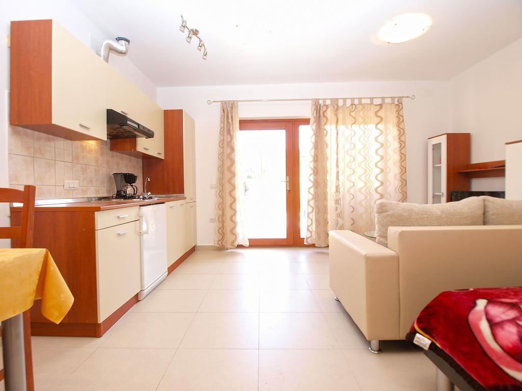 Apartments Elvis 1299 Vrsar Exterior foto