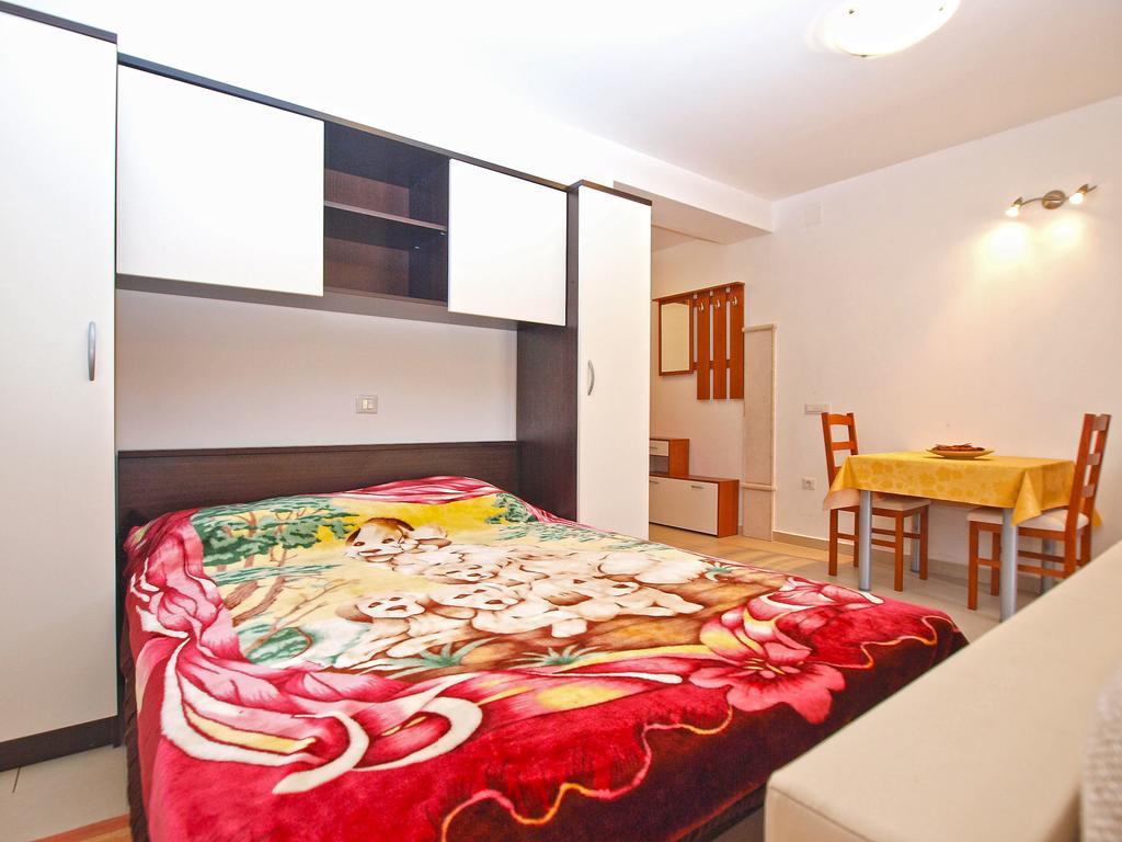 Apartments Elvis 1299 Vrsar Exterior foto